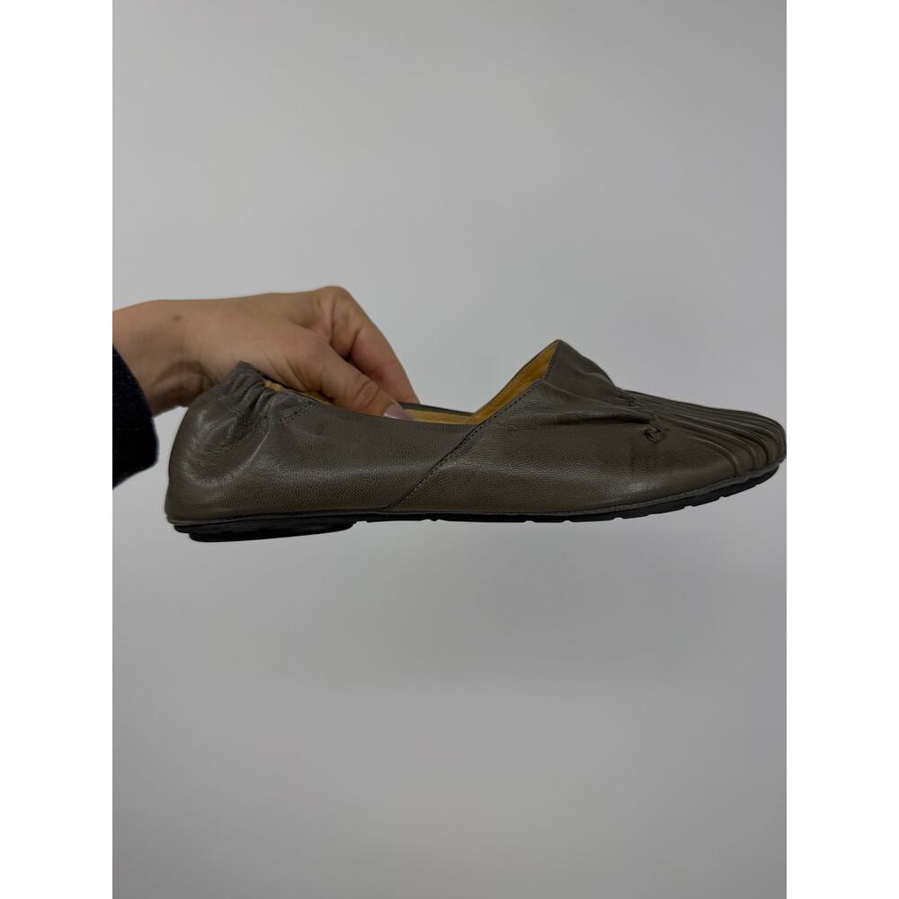 Chocolat Blu Womens 8.5 Vic Pleated Gray Taupe Leather Ballet Flats Shoes Casual - Picture 3 of 11